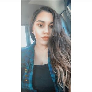 Meet your Posher, Claudia